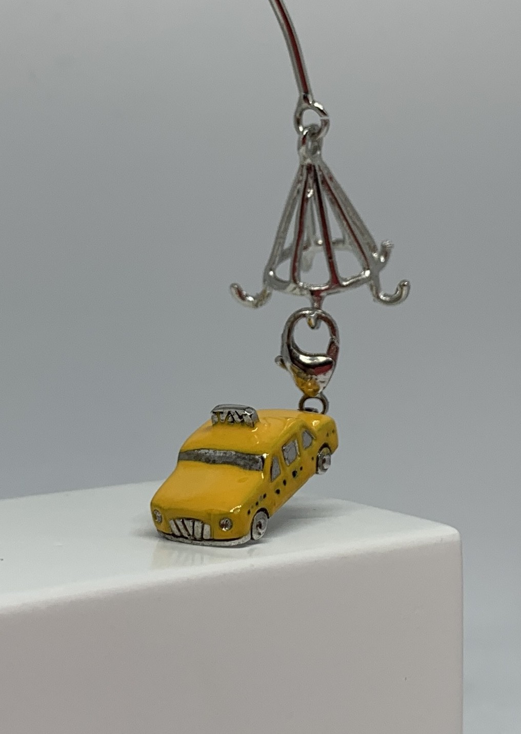 CHARM TAXY ESMALTADO